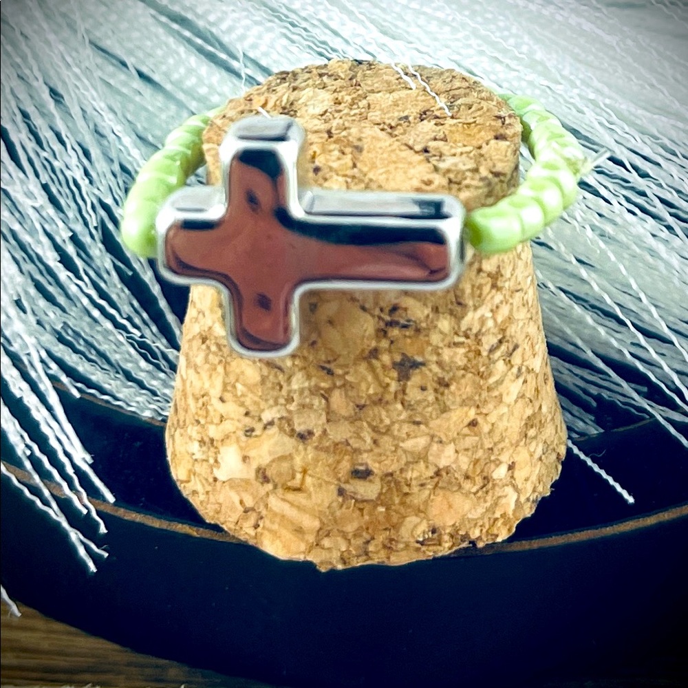 Cross stretch statement ring